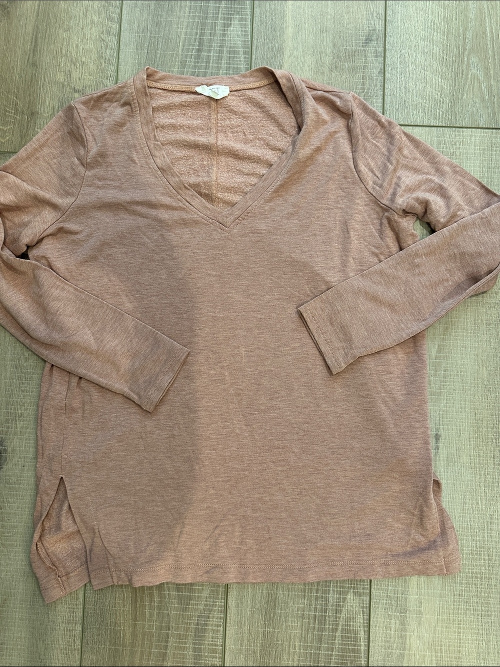 Lou & Grey V‑Neck Long Sleeve Top — Mauve